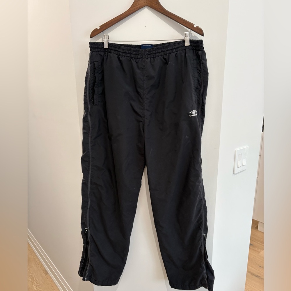 Vintage style  90’s windbreaker, Umbro Black Joggers for Men size XL Y2K